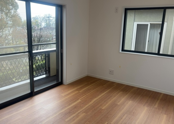 寝室でゆっくりと過ごすためにはベッド周りの適度な空間を担保することや窓の位置、照明の明るさ、寝室の広さなどを考える必要があります。自身や家族の構成とライフスタイルに併せて寝室にする部屋を選びましょう！