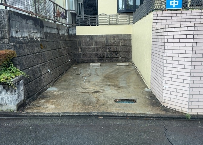 駐車場と明記されていても、最小スペースでつくられた駐車場だと大型車は駐車できなかったり、出入りしにくくなったりする可能性があります。お車のサイズと購入したい物件の駐車場のサイズを現地で確認しましょう。