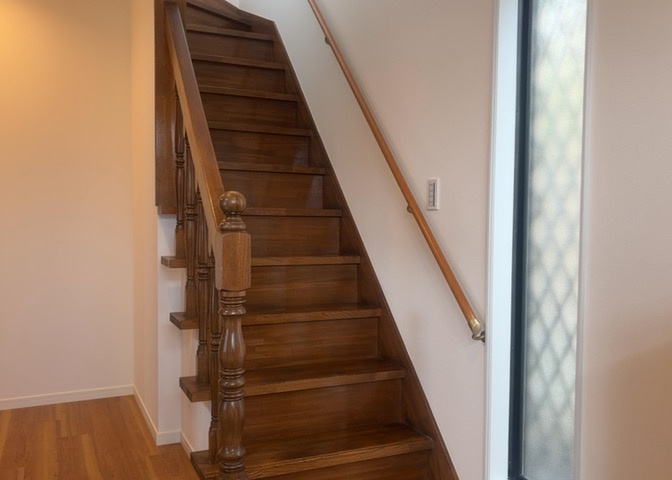 限られた敷地面積の場合、収納スペースを狭くして居室スペースを広く取ろうとすると、収納スペースがなくて困ることがあります。見学の際に各部屋に収納スペースがあるか、収納を置く場所はあるのか確認しましょう。