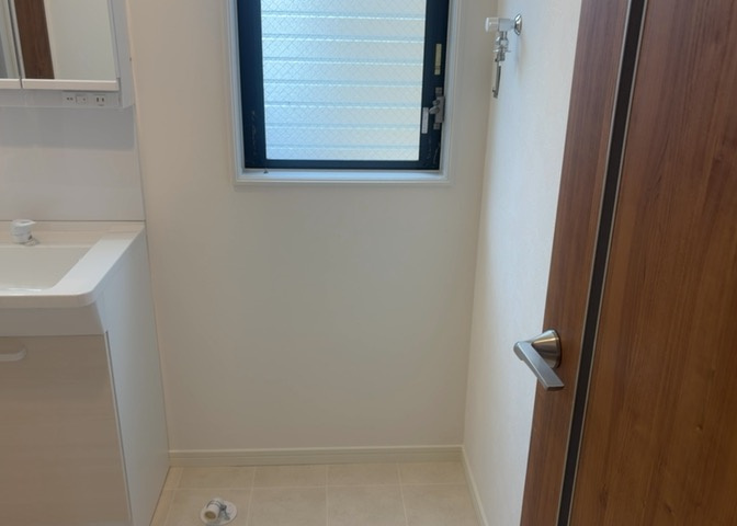 ランドリースペースも気になります。洗濯機置場があり「洗う、干す、取り込む、アイロンがけ、たたむ」など、洗濯に関する家事をするための空間です。広さや収納など付帯設備も含めて、詳細は現地でご確認ください。