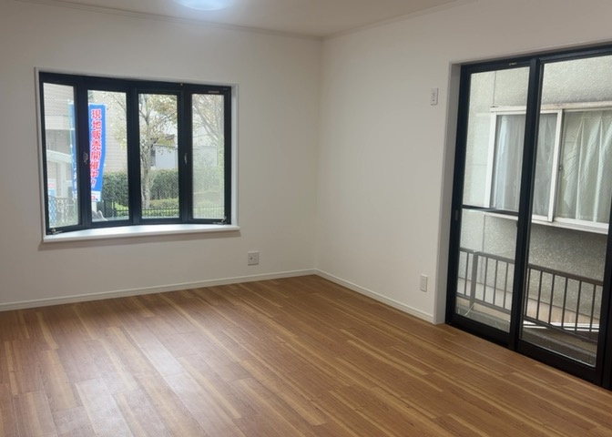 リビングの間取りの種類は大きくわけてリビングとダイニングが別になっているタイプ、リビングダイニング一体型です。どちらも一長一短ですので、家を選ぶ時はその両面をチェックして決めるようにしましょう。