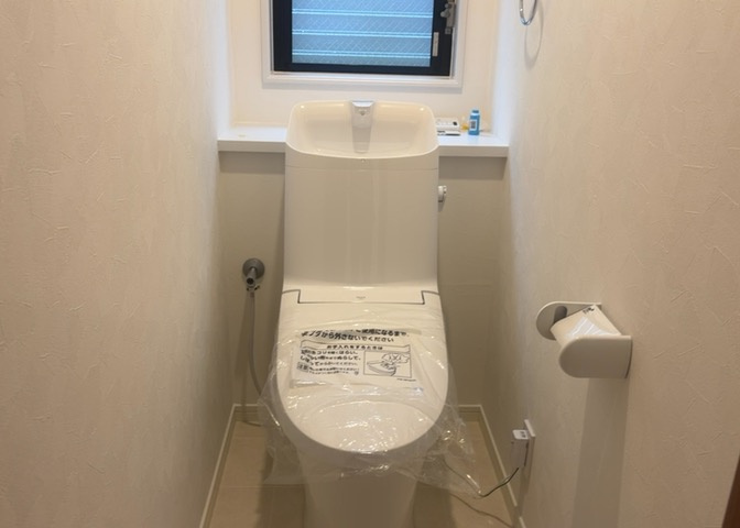 トイレは大きさや形、機能、抗菌性などが異なる多種多彩なタイプが各メーカーから出ています。それぞれに良さがあるため、事前にどういったタイプのトイレがいいのかをご家庭内で決めて、内見に行くといいでしょう。