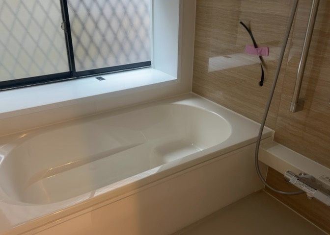 入浴時の快適さも大事なことですが、綺麗な状態を維持できなければ気持ちよく入浴できません。毎日の掃除が楽という点は大事なポイントになります！カビが生えにくく掃除がしやすい、壁や浴槽を選ぶといいでしょう。