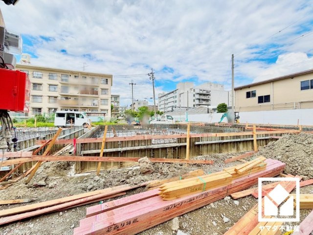 阪急神戸本線「園田」駅まで徒歩19分、JR東西線「加島」駅まで徒歩29分の立地。