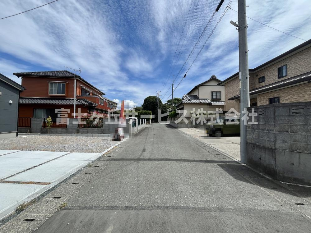 前面道路です