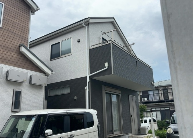 木造住宅とは土台、壁、柱など建築物の強度を支える構造体の材に木が使用されている構造を指します。構造体は建物の自重を支えるだけではなく風圧や水圧、積裁荷重などあらゆる衝撃に耐えるための基礎です。