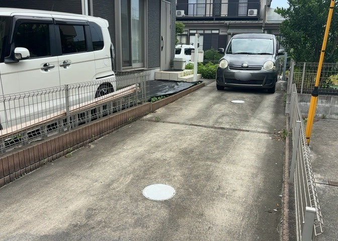 玄関ポーチにおいて最も重視すべきと言っても良いのが広さです。適切な広さの玄関ポーチでないと外見的なバランスは崩れてしまいますし、何より使いにくくなってしまいますので、現地で実際に下見をしてみましょう！