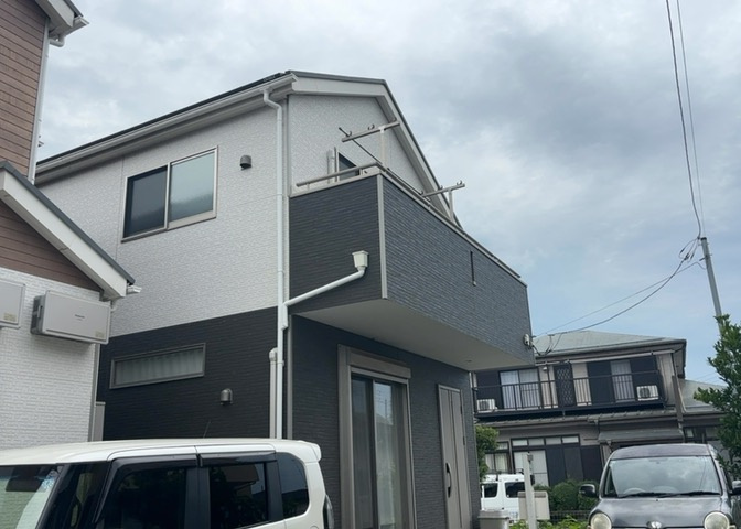 床下換気口は、床下に湿気がこもることを防ぎ、効果的に換気を行うために設置されています。床下換気口が設置されていない建物は、基礎パッキング工法などにより換気を行なっています。詳細は現地でご確認ください。