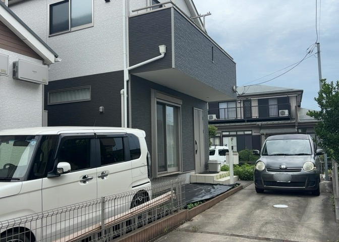 玄関は家の顔と言っても過言ではありません。現地を見学する際は玄関の広さや全体のバランスなどを見てみるといいでしょう。一般的なアプローチのしやすさだけではなく、お年寄りにも優しい設計のものだと安心です。