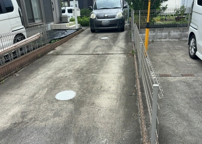 駐車場と明記されていても、最小スペースでつくられた駐車場だと大型車は駐車できなかったり、出入りしにくくなったりする可能性があります。お車のサイズと購入したい物件の駐車場のサイズを現地で確認しましょう。