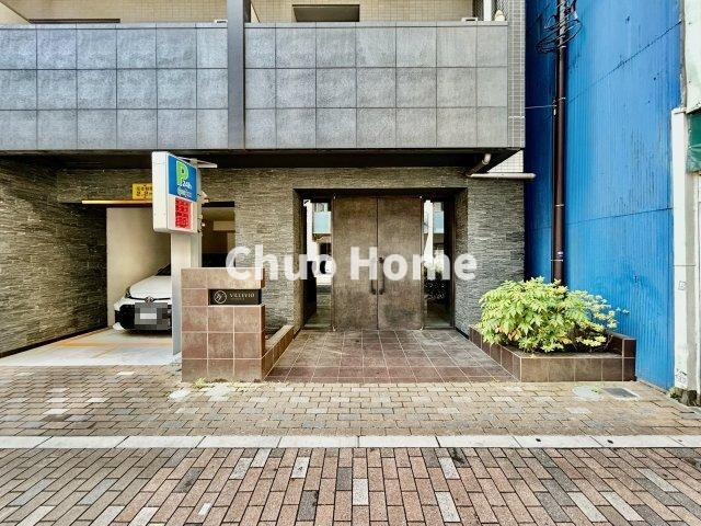【エントランス】マンションのエントランスは、その物件の印象を決める、顔とも言える場所です。毎日通る場所ですからきれいなのが一番です。