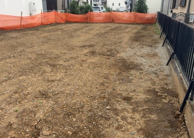 土地の形が極端に長細かったり、狭小地、あるいは道路との高低差がある傾斜地だった場合、後々売ろうとしても買い手がつかない場合もあります。後々、売却することになった時に価値の下がらない土地を選びましょう。