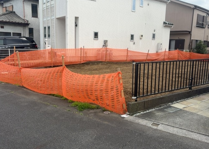 土地を買う際、住む地域の自治体や福祉の補助制度にも注目してみましょう。子供や老人の医療補助やゴミ出しのルールなど、自治体によってルールに大きな違いがあるため、暮らしやすい土地で判断するとよいでしょう。