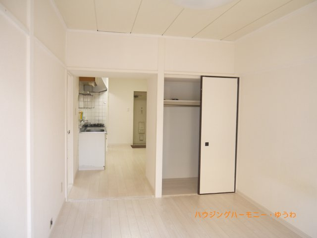 お子様のお昼寝部屋としても活躍できそうなお部屋です。
