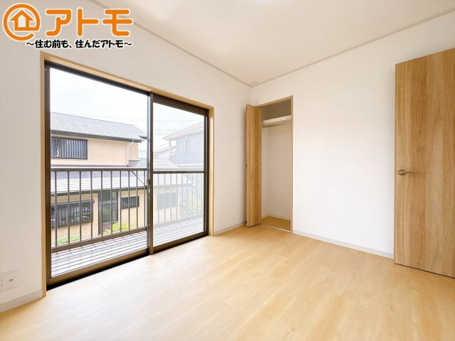 収納豊富な洋室は使い勝手良好です！