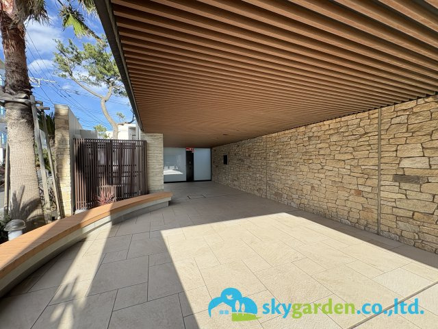 海岸側の素敵なエントランスです