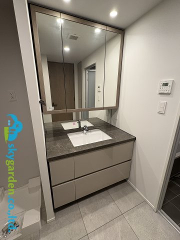 独立洗面台あり、毎朝おしゃれに忙しい女性の方におすすめです