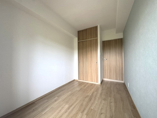 4.6帖の洋室！全居室収納付き。お部屋が片付き、居住空間をスッキリとお使いいただけます。