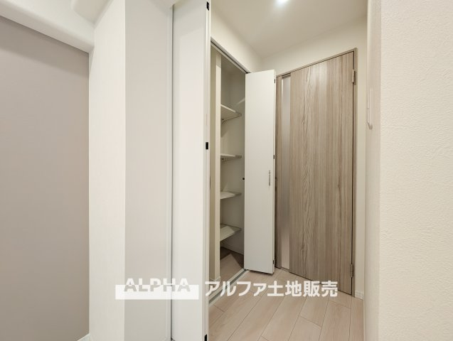 【Go　filled　with　memories】　◆ありったけの◆住空間をよりよくするためには大切な収納スペース。時が経ち思い出がここに詰まっていく。