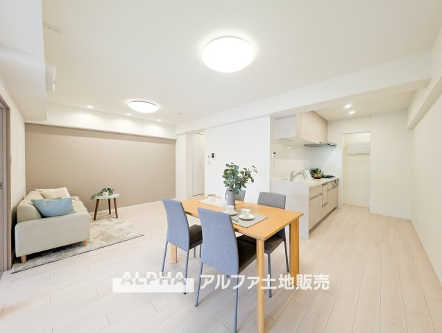 【light　a　living】　◆明るいリビング◆にペイントして君との時間を有意義に過ごしたい。ここでの暮らしは僕たちにとって宝物になる。