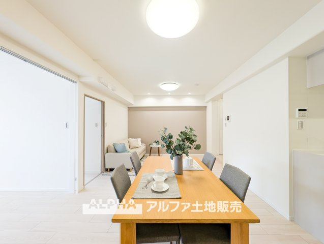 【Cherish　the　time】　◆君との時間は◆リビングで、食卓で、寝室で、どこにいても楽しめる。居心地の良い空間の中で質のいい安らぎを求めたい。