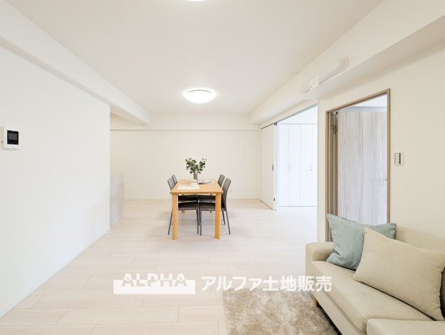 【full　space】　◆気軽に人を招ける◆ゆったりとした住空間に手のぬくもりを感じれるような温かい住まい。そんな環境で暮らしていくうちに僕たちも変わって行く。