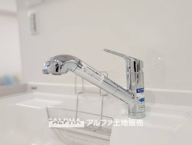 【Water　cleaner】　◆浄水器◆蛇口から流れ出すお水はクリーンでいつも楽しめます。また浄水器内臓シャワー混合栓なので場所取らずのスッキリとしたスタイルです。