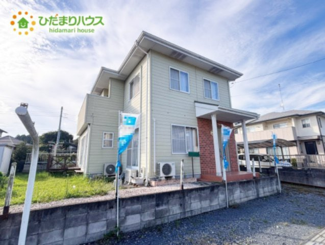 繁華街のようなにぎやかさがないため、車の音や話し声が少なく、静かな生活を望む人に適している閑静な住宅地！