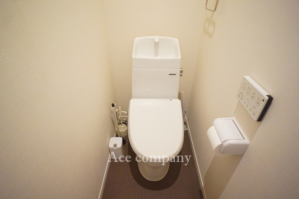 トイレは1階と2階の2ヶ所に完備♪こちらは1階のシャワートイレです☆