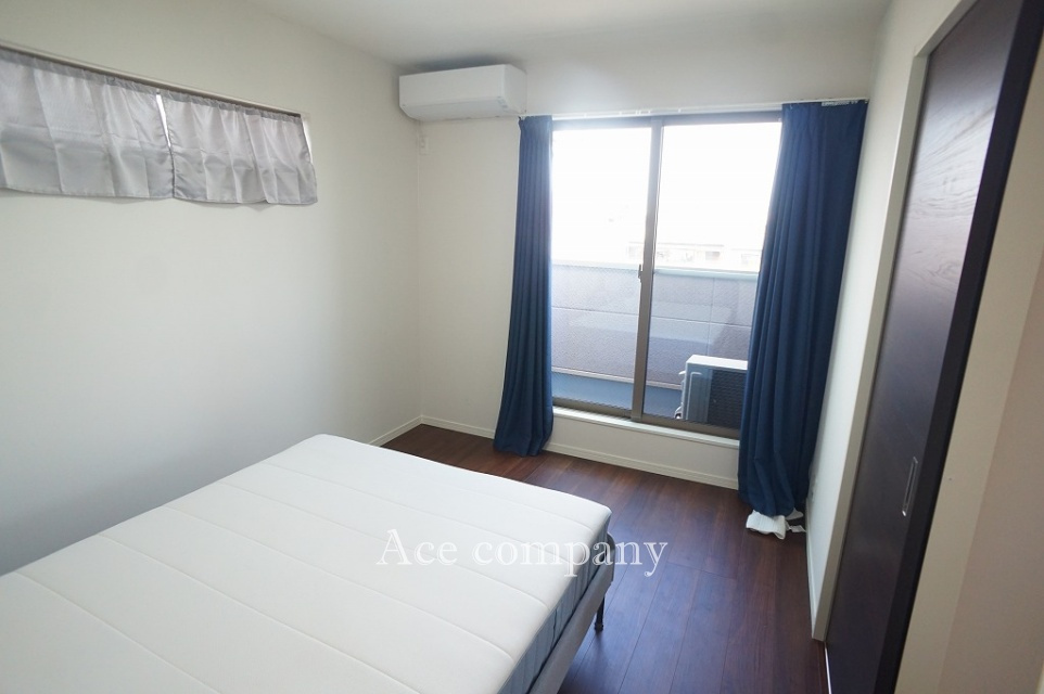 【3階：西側洋室6帖】3階のバルコニー（室外機置場）に面したお部屋です☆