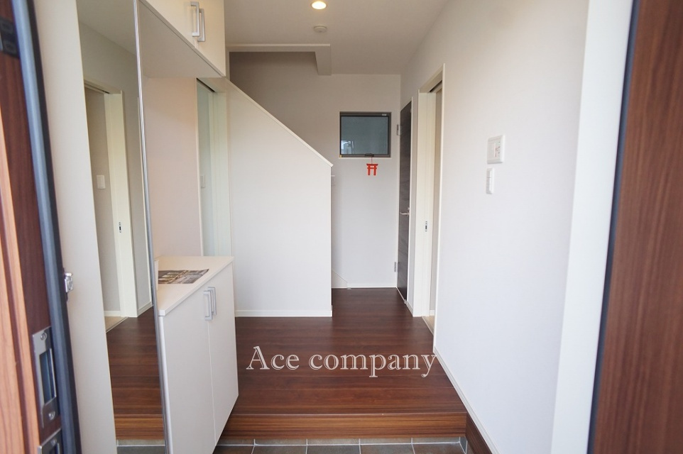 ミラー付きのシューズボックス完備です♪