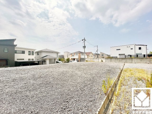 家族との時間も、自分だけの時間も心地よく過ごせる住まいを描ける土地です。