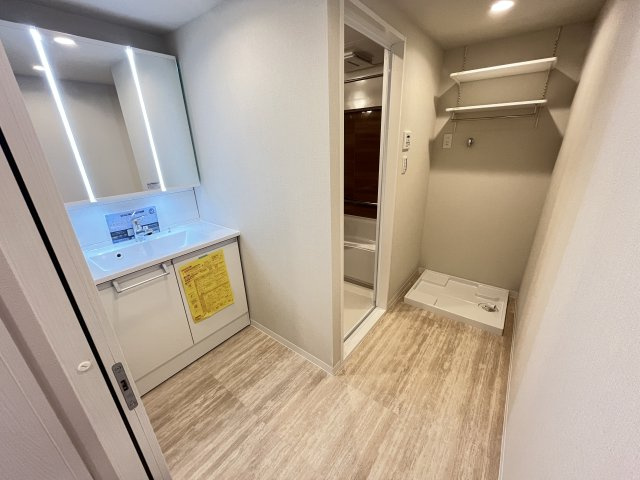 清潔感があり広さのある洗面所