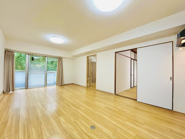 ◆リビングは一日中太陽の光が射し込みます。家族が集まる空間は、自然と笑顔が溢れます！　