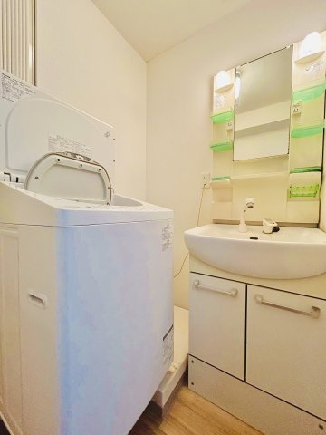 ◆毎日使う場所だから、機能的で使いやすさに配慮したパウダールーム。すっきりと使えるように収納も豊富にご用意しています。　