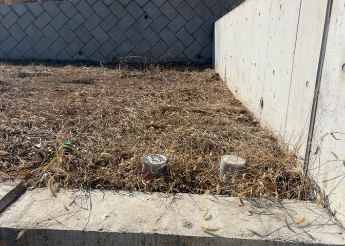 土地の面積＝住宅面積ではありません。建ぺい率の問題などで、土地のある場所によって住宅を建てられる面積は限られています。高さもしかり、「土地」という言葉の中には、建築条件も含まれると考えておきましょう。