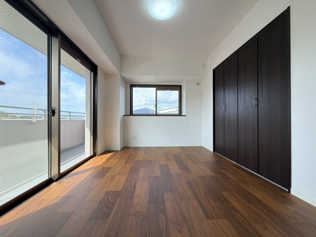 【リノベーション仕様】洋室4部屋、採光も明るいお部屋です♪
