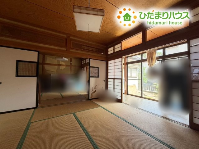 リビングと和室は続き間設計。お友達が来たときには襖を開けて、広々空間を確保できます。