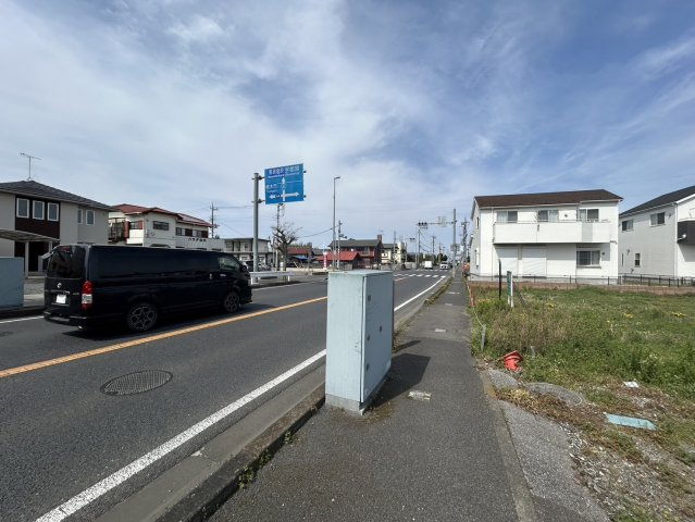 【前面道路】道路幅員や交通量等をご確認ください。1キロ圏内に学校やスーパーがある、生活に便利な立地です！