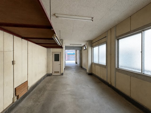 多目的に活用できる1階作業スペースです