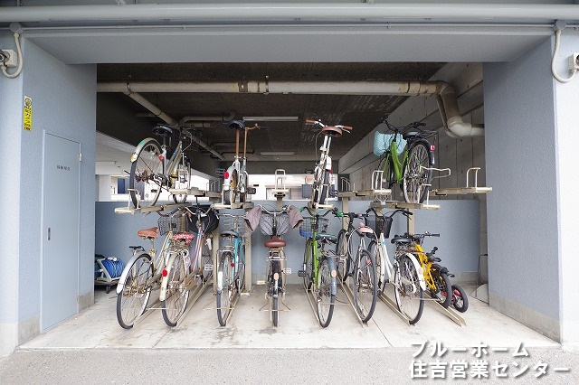 屋内駐輪場がございます！