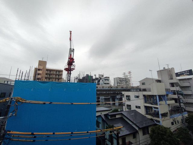 【眺望】　遮るものの少ない眺望です。家事やお仕事の合間に、外の空気を吸うのにぴったりです。
