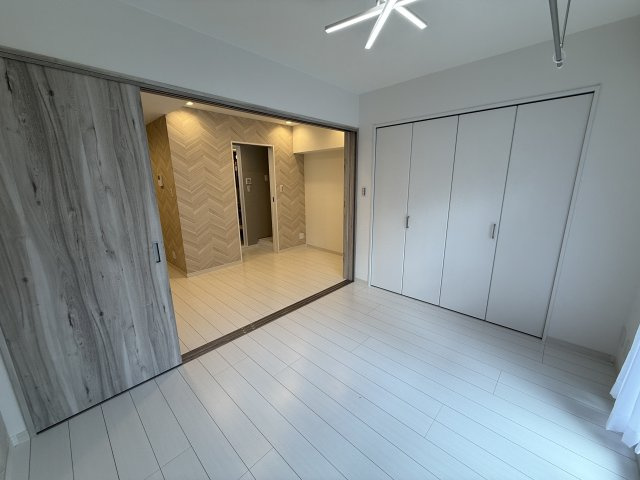 使い勝手のいい洋室です