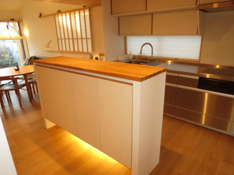 ■キッチン｜大きなお鍋や調理用具のも出し入れラクラクな収納がたっぷり！毎日使う場所だからこそ、無理のない姿勢で作業できるのは嬉しいポイントですね(*＾＾*)♪