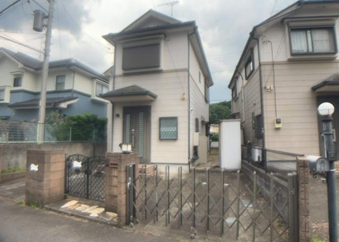 「構造」は建物を支える骨組みで、「工法」は構造を組み立てる方法をいい、構造や工法によって建物のデザインや強度、断熱性などに違いがあります。