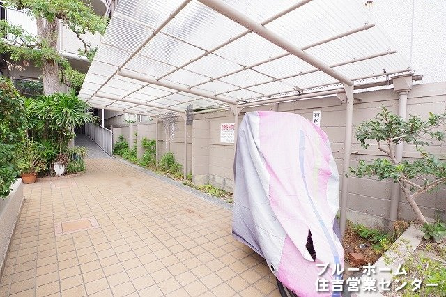 屋根付きの駐輪場です！