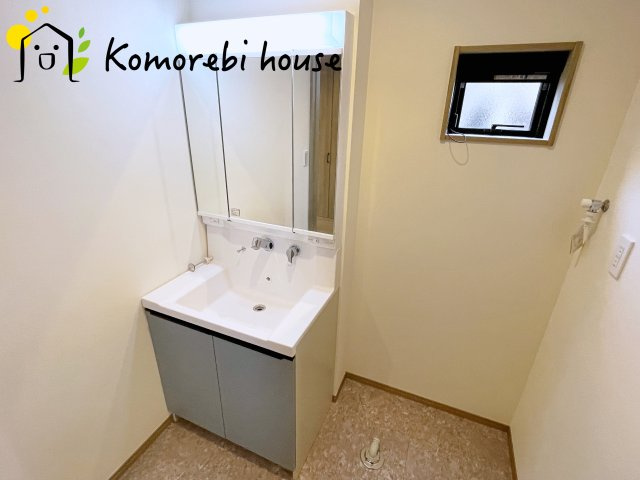 朝の身支度には欠かせない独立洗面化粧台