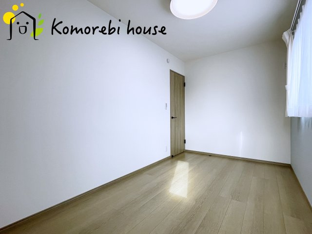 使い勝手のいい洋室です