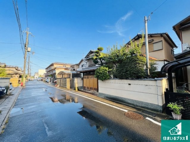 周辺は落ち着いた街並みの住宅地！子育てがしやすい住環境です！
