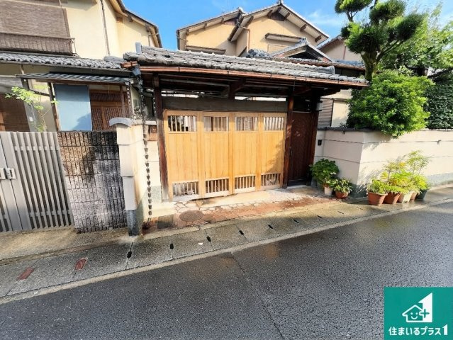 周辺は落ち着いた街並みの住宅地！子育てがしやすい住環境です！現地でしかわからない事もございます。是非一度ご覧ください。